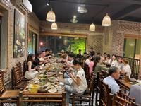 Không gian tổ chức tiệc cuối năm tại Xuân Đỉnh – Ấm cúng, sang trọng. Không gian tổ chức tiệc cuối năm tại Xuân Đỉnh – Ấm cúng, sang trọng.