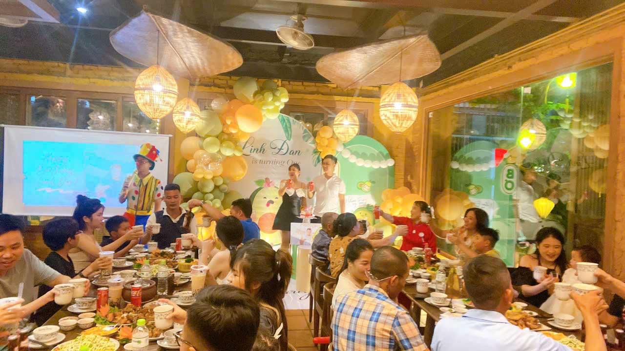 nhà hàng tổ chức sinh nhật công ty