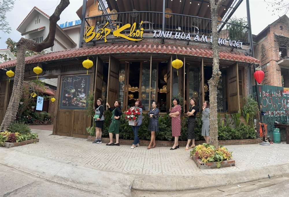 nhà hàng tổ chức sinh nhật công ty