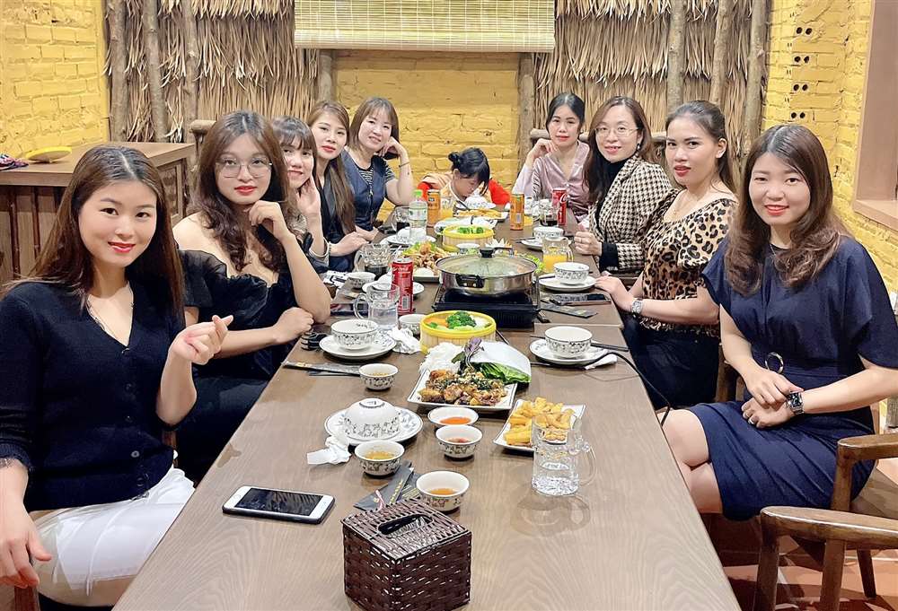 nhà hàng tổ chức sinh nhật công ty