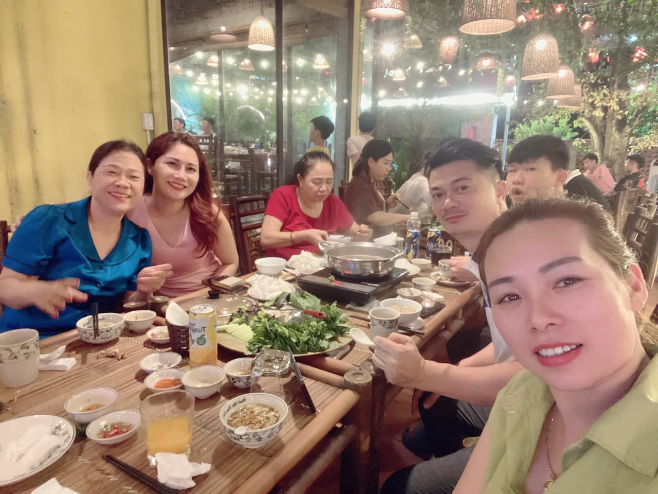 Quán lẩu cá tầm ở Hà Nội